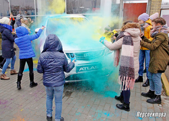 predstaviteli-belorusskogo-avtokluba-GEELY-Club-BY-posetili-grodnenskij-avtosalon-Geely-0216.jpg